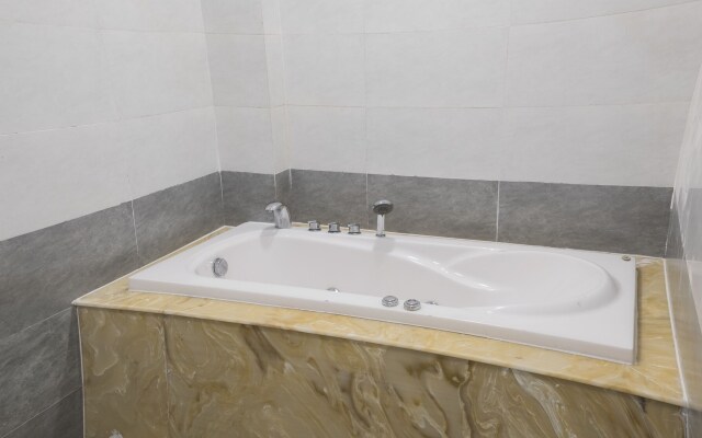 White Diamond Hotel