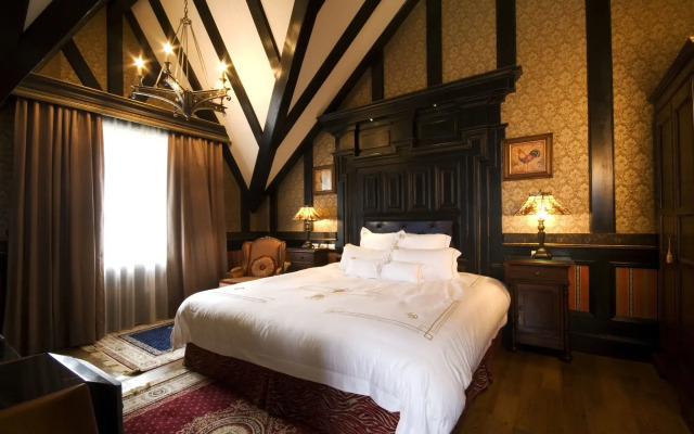 The Old England Manor
