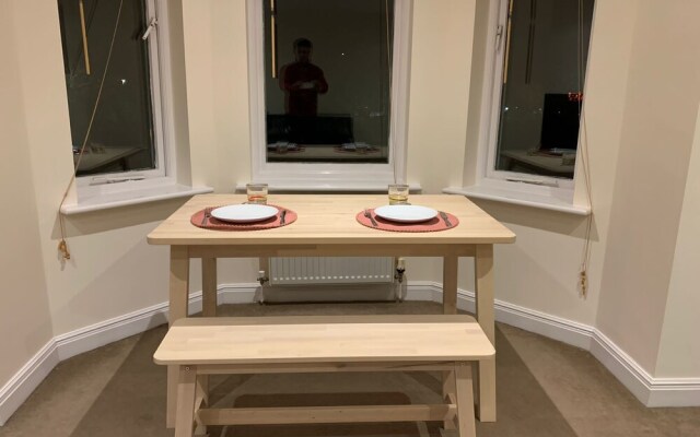 Royal Oak Apartment in Manchester Central Location