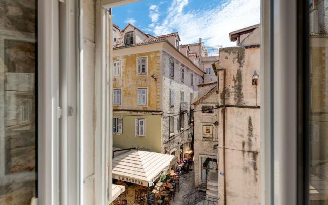 Temple Luxury Apartments & Rooms