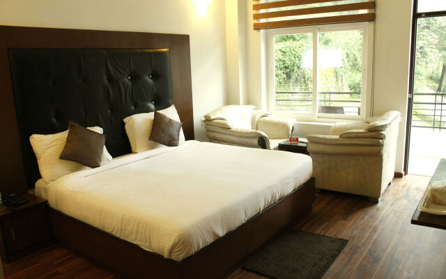 OYO Rooms Bhagsu Waterfall