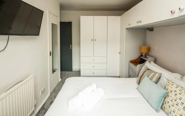 Spacious 3Br Flat With Balcony Near Tottenham Hale