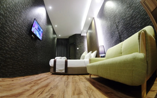 HereHotel