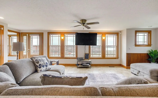 Waterfront Buckeye Lake House: Deck + Views!
