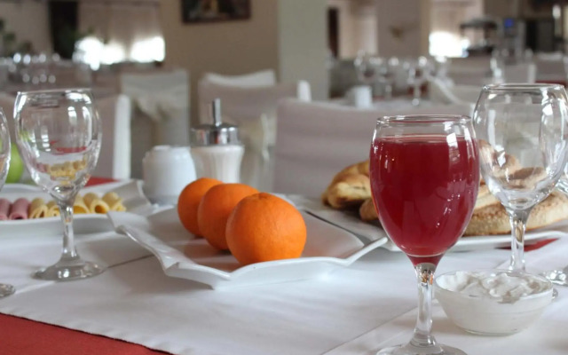 Famissi Eden Hotel