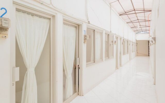 OYO 1967 Hotel House of Eva Syariah Near Rumah Sakit Umum Daerah Jagakarsa