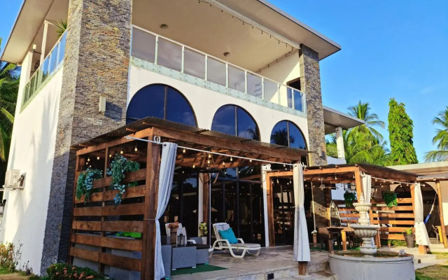 Show Pony Beach Resort and Suites