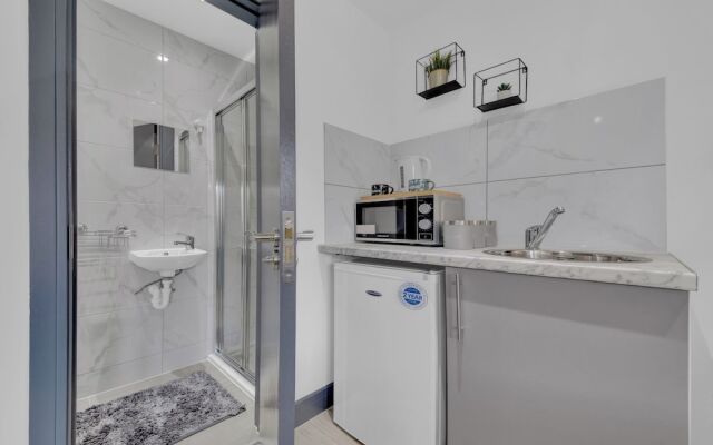 Lovely 1-bed Studio in Feltham