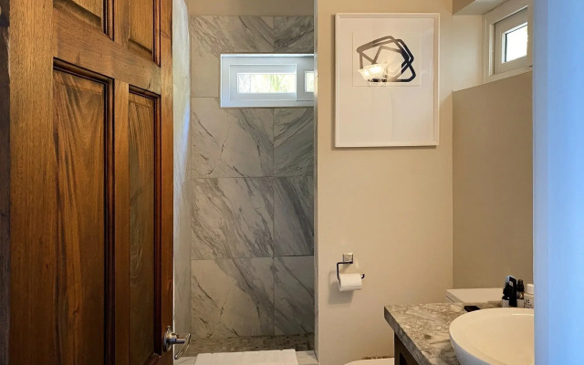 Ray Caye Private Island Resort