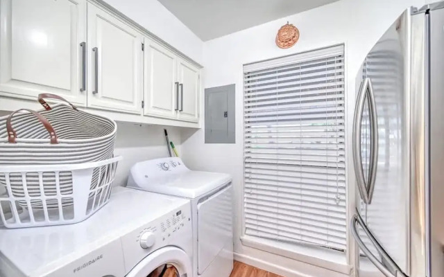 Luxurious Riverfront Condo Just 1 Blk to Schlitterbahn!