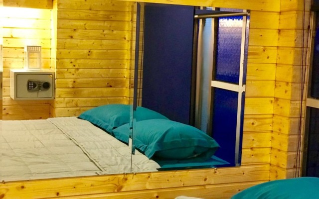 Blu Cabin Ari Stylish Poshtel