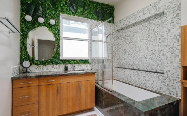 Hollywood Hills Sunset Strip Home w Hottub