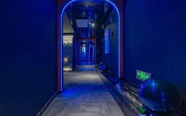 VKing High-altitude River View Hotel (Chongqing Jiefangbei Hongyadong Branch)