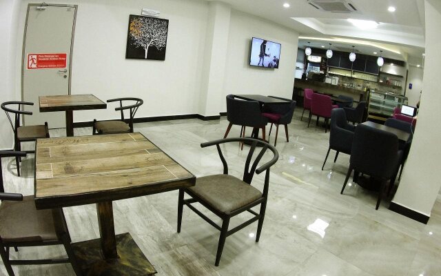 Meriton Inn Hotel