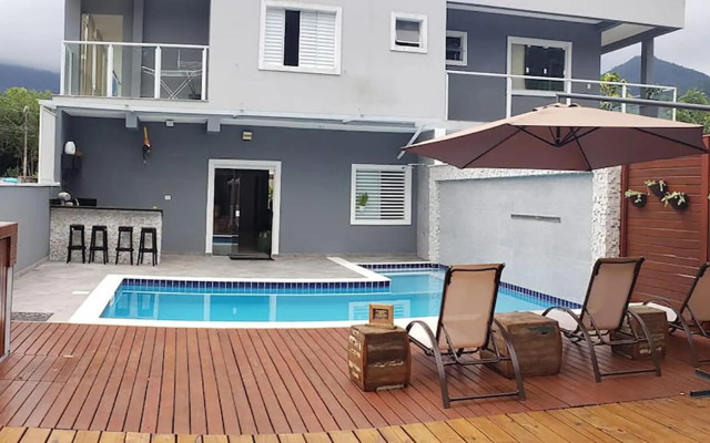 Casa com piscina e churrasqueira em Massaguaçu SP