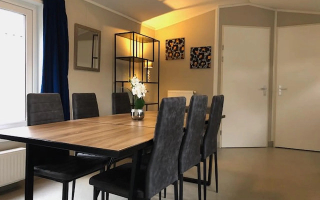Well-maintained chalet with WiFi, not far from Amsterdam