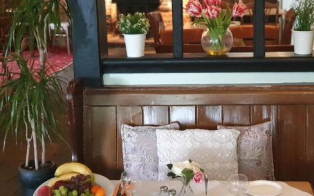 Fleur De Lys Bed & Breakfast