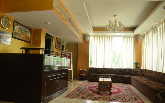 Capital O 66106 Hotel Samrat Kaushambhi