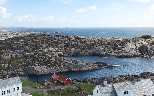 10 Person Holiday Home in Lyngdal