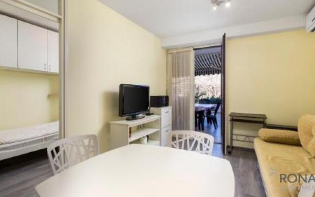 One-Bedroom Apartment in Cervar Porat