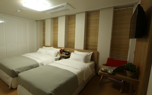 Navi Hotel Residence