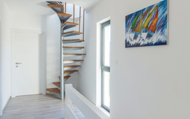 Beautiful Home in Premantura With Wifi and 4 Bedrooms