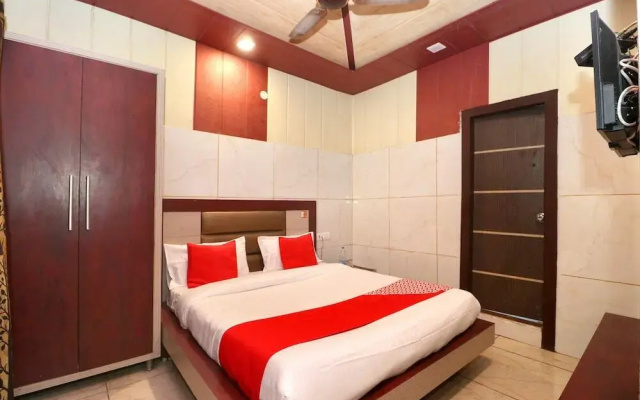 OYO Rooms Railway Station Entry Gate