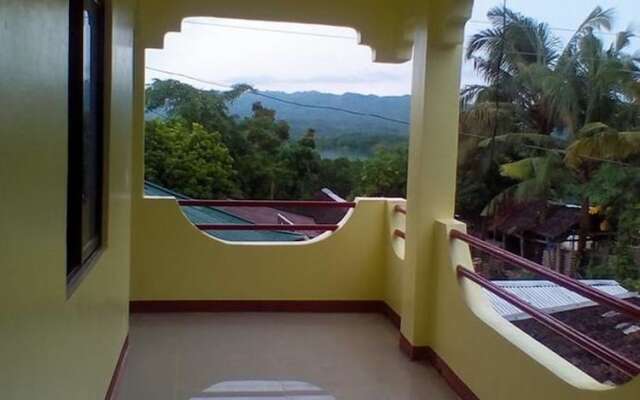 RMS Travellers Inn - Hostel
