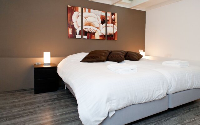 Lijnbaan Canal View Apartment