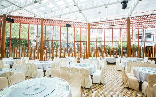 Alishan Hotel