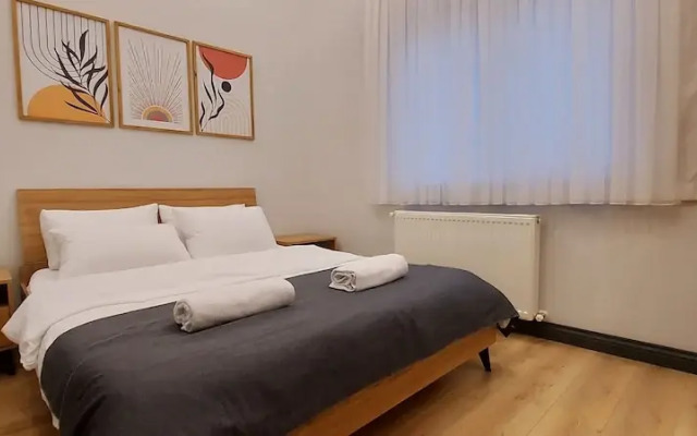 New Flat Large Living Space 2-6 Near By Lara Beach