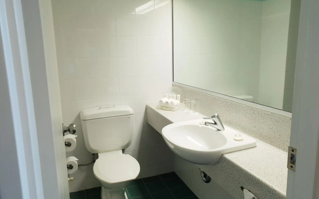 Cairns Harbourside Hotel
