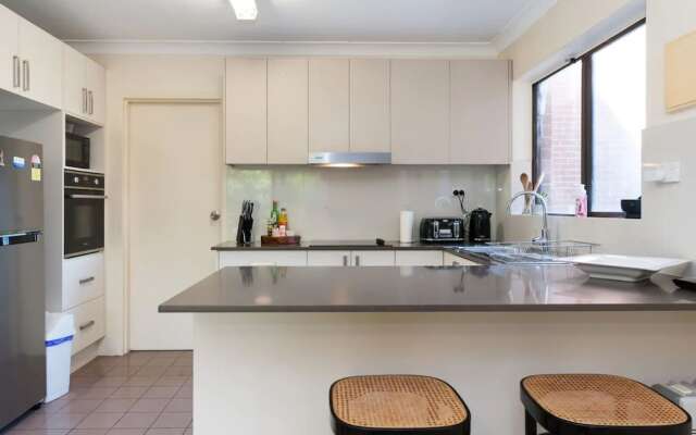 Bright 3 Bedroom Apartment in Leafy Artarmon