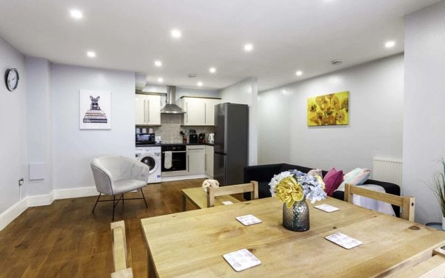 Spacious Clapham Junction Apartment