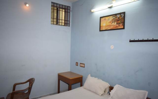 Parisha Residency - Temple Side Hotel