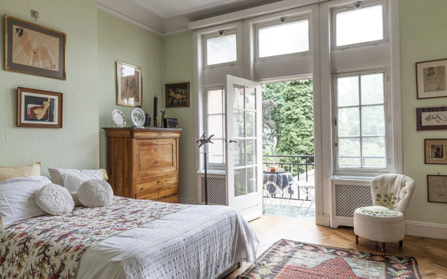 Guest House With Beautiful Garden