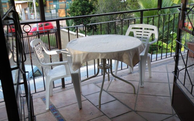 Elegant Upstairs Apartment