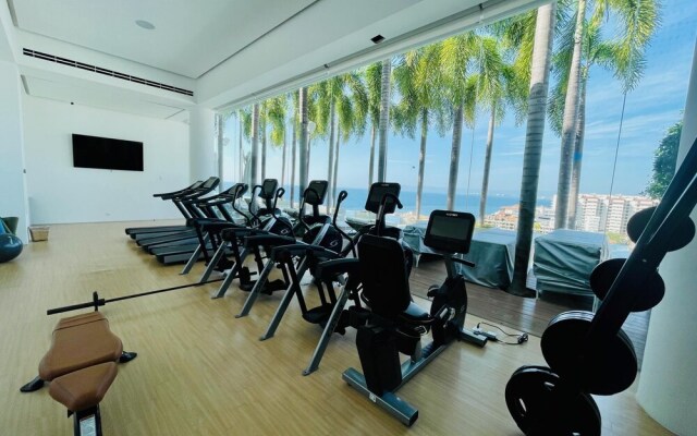 Pier 57 Penthouse 703 Romantic Zone Spectacular Ocean Views