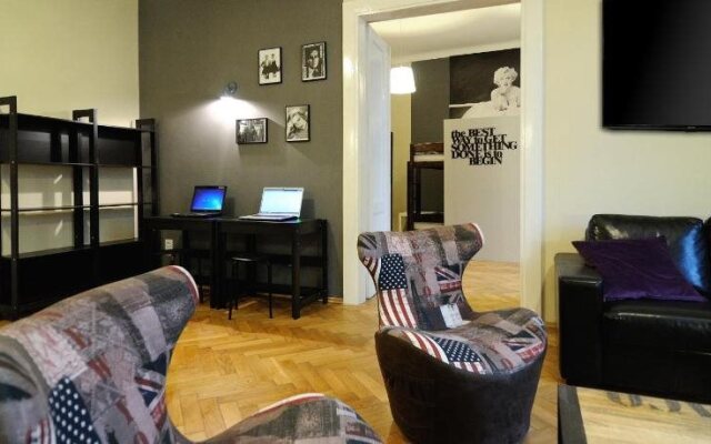 Hollywood Hostel