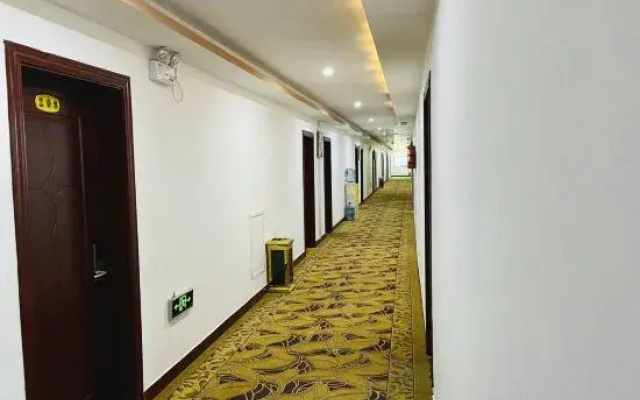 Yuxi Penglai Hotel