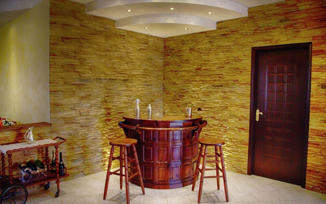 Wonderful Villa with Private Swimming Pool near Sea