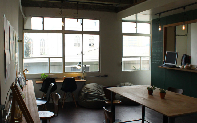 Oldmancaptain Hostel