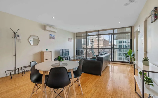 A Spacious 2BR Apt Near Melbourne Central