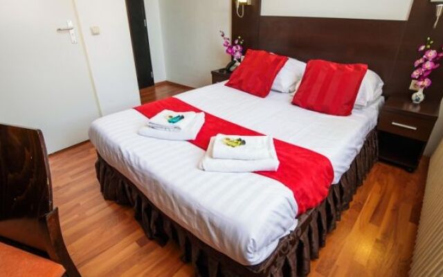 Hotel Falcon Plaza Centre