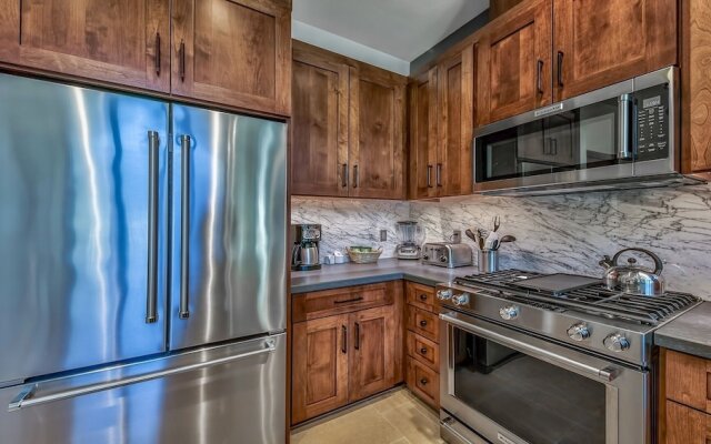 Luxury 2br Steps From Heavenly Village & Gondola 2 Bedroom Condo by RedAwning