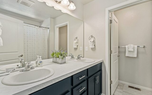First Class Stylish Townhome Near Old Town!