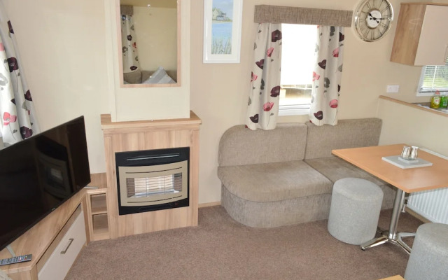 Tattershall Lakes Luxury Caravan With Hot tub