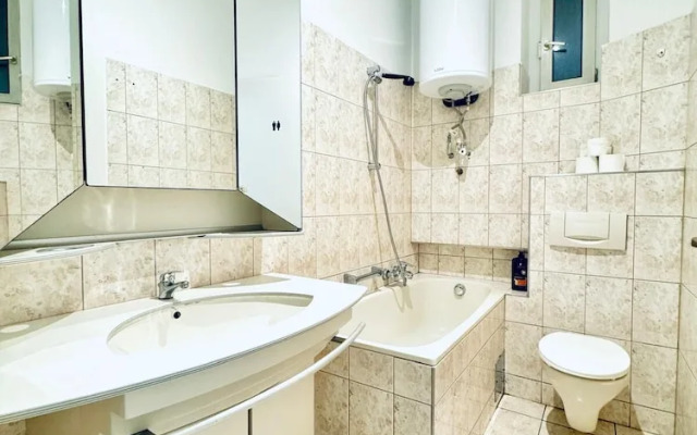 Affordable 5BR Apt Near Atzgersdorf