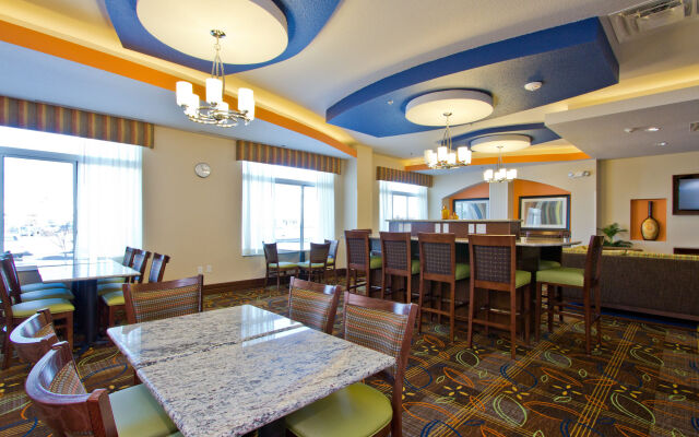 Holiday Inn Express Hotel & Suites Denver East-Peoria Street by IHG