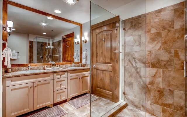 1 Bedroom Ski in, Ski Out Mountain Vacation Rental Just Steps from the Snowflake Ski Lift